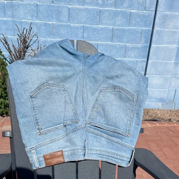 Madewell Jeans - Picture 2 of 9